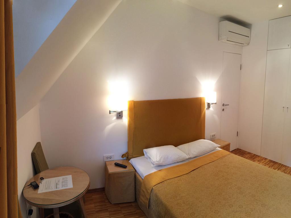 B&B Petra Varl Accommodation 卢布尔雅那 外观 照片
