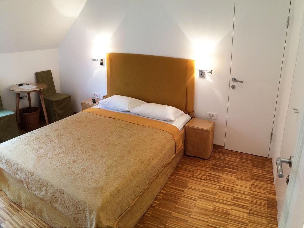 B&B Petra Varl Accommodation 卢布尔雅那 外观 照片